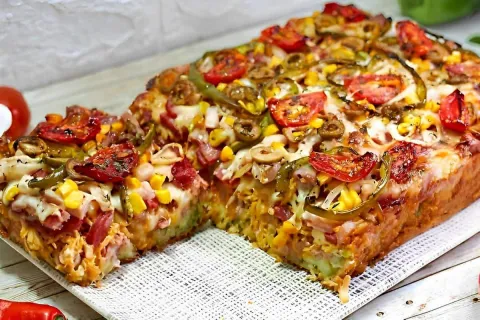 Torta X-Tudo uma torta maravilhosa e muito bem recheada em c