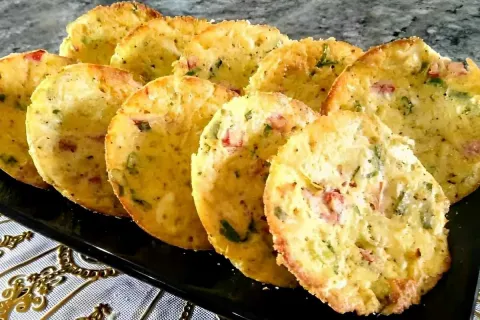 Tortinha de repolho sem farinha de trigo um lanche leve e de
