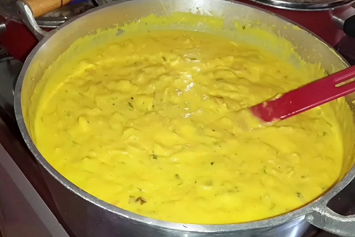 Vatapá de frango econômico e delicioso para servir no almoço