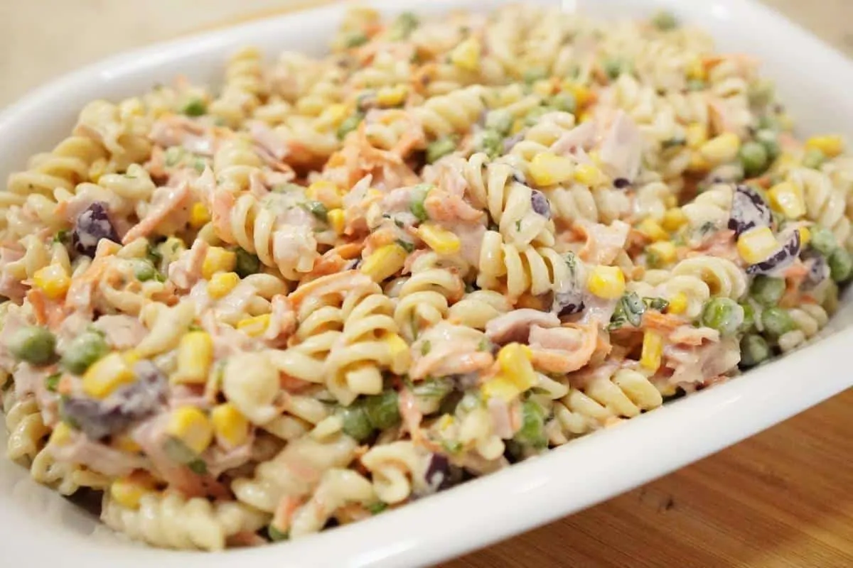 Veja como fazer a melhor salada de macarrão: a mais molhadin