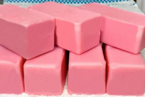 Veja como fazer sabão caseiro sem soda fácil e rápido