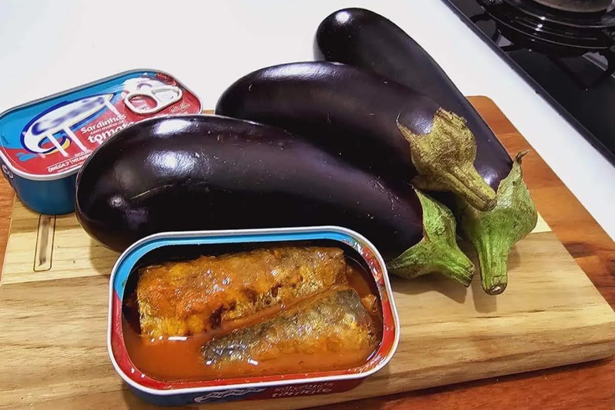 Veja como juntar berinjela com sardinha e fazer um prato del
