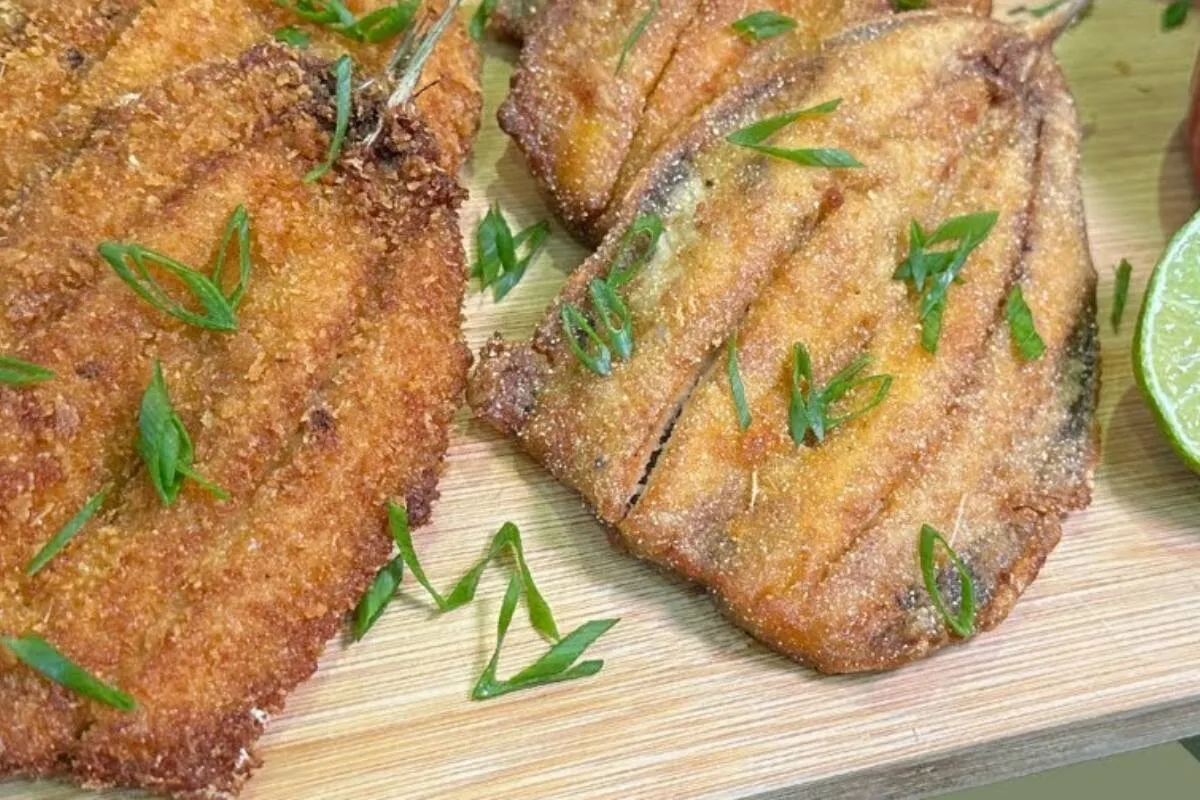 Veja como os restaurantes fazem sardinha empanada sequinha e
