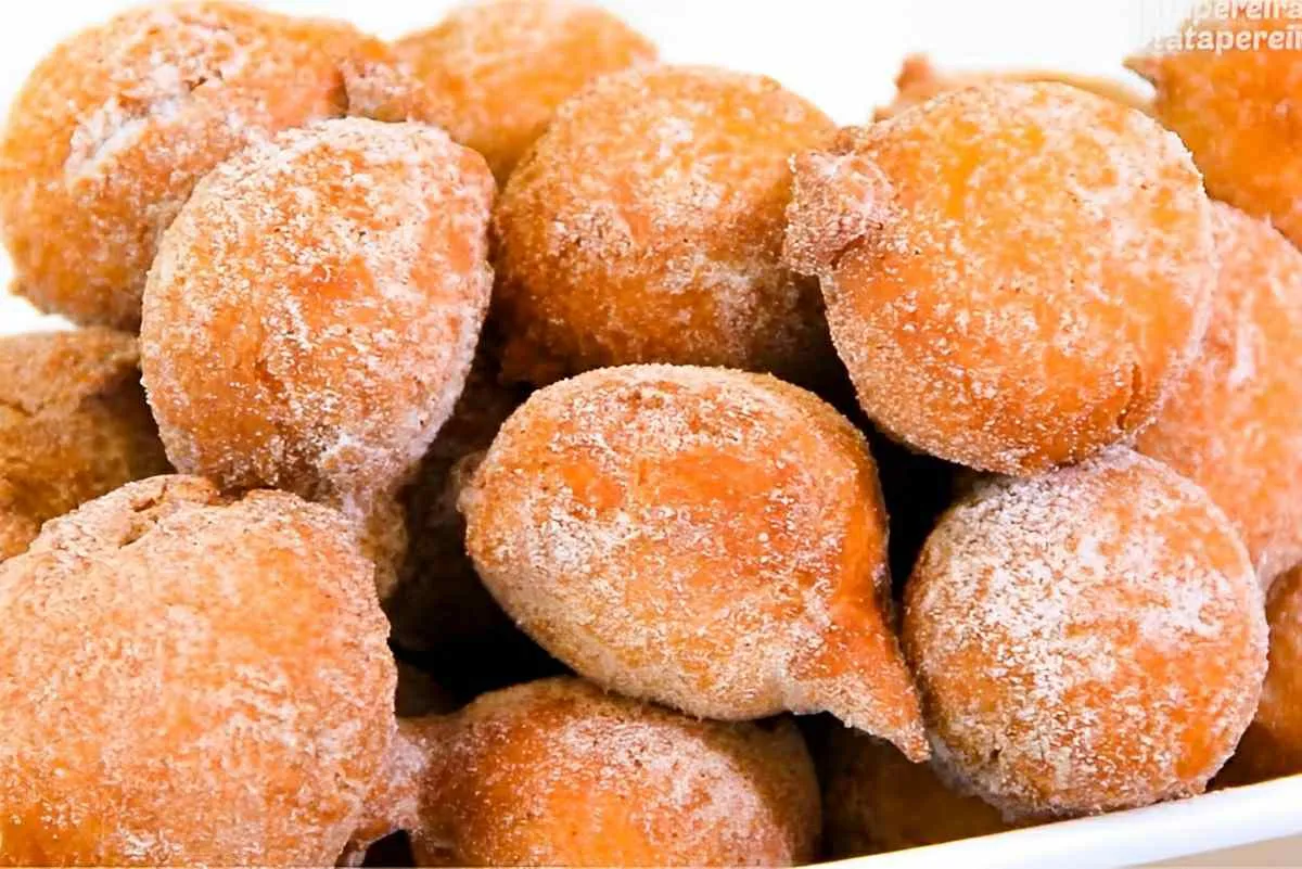 Veja o segredo para ter um bolinho de chuva sequinho e delic