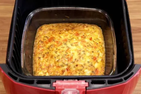 Você já fez omelete na air fryer? Fica uma delícia para qual