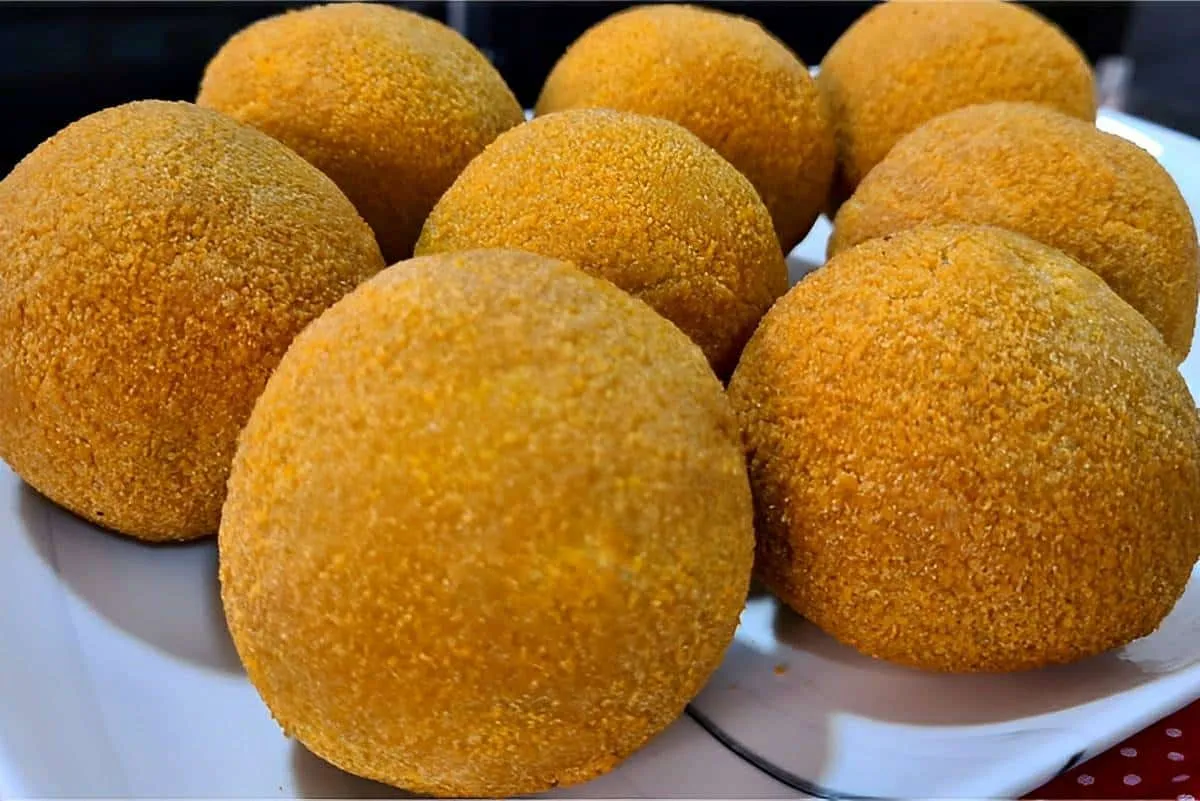 Você não vai acreditar como é feito esse salgado simples e s
