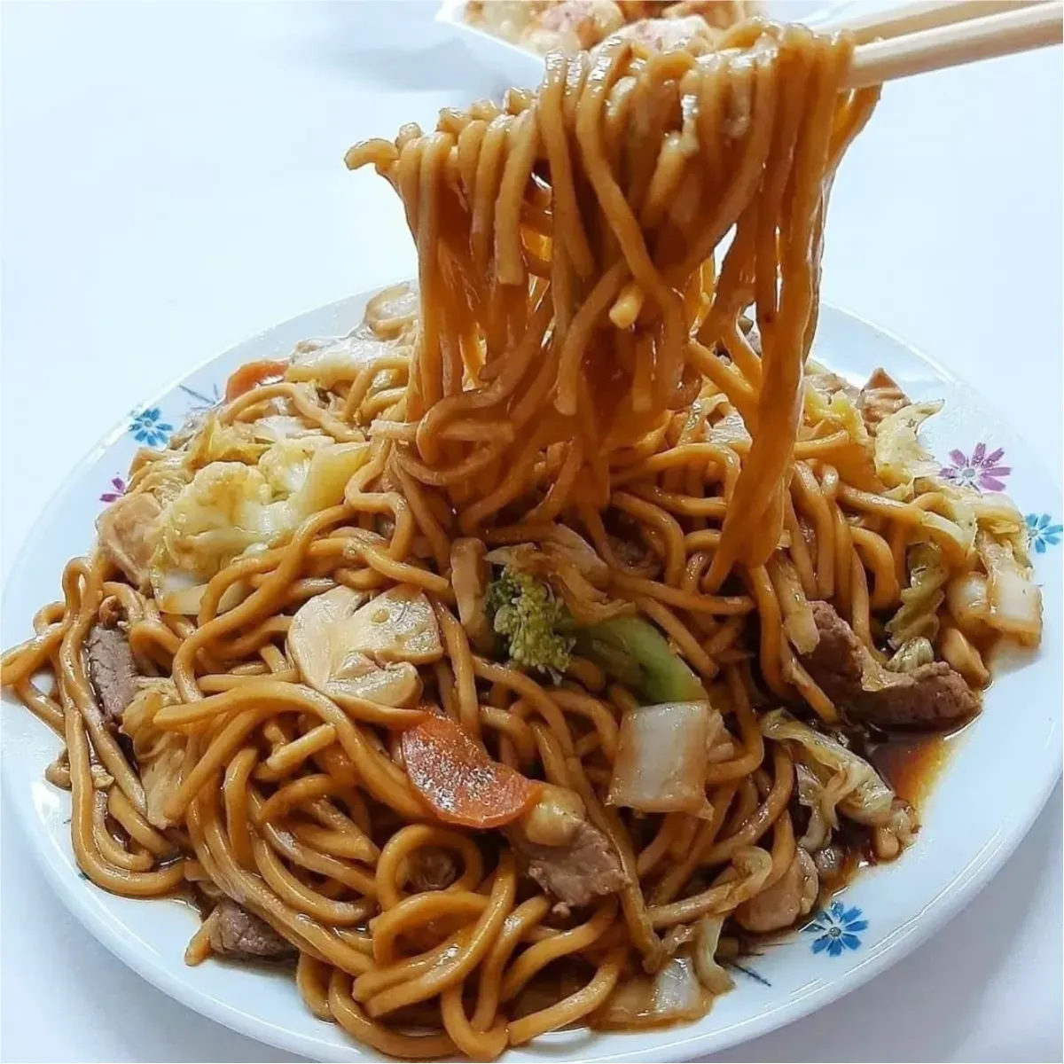 Yakissoba caseiro muito fácil de fazer e fica igual aquela m