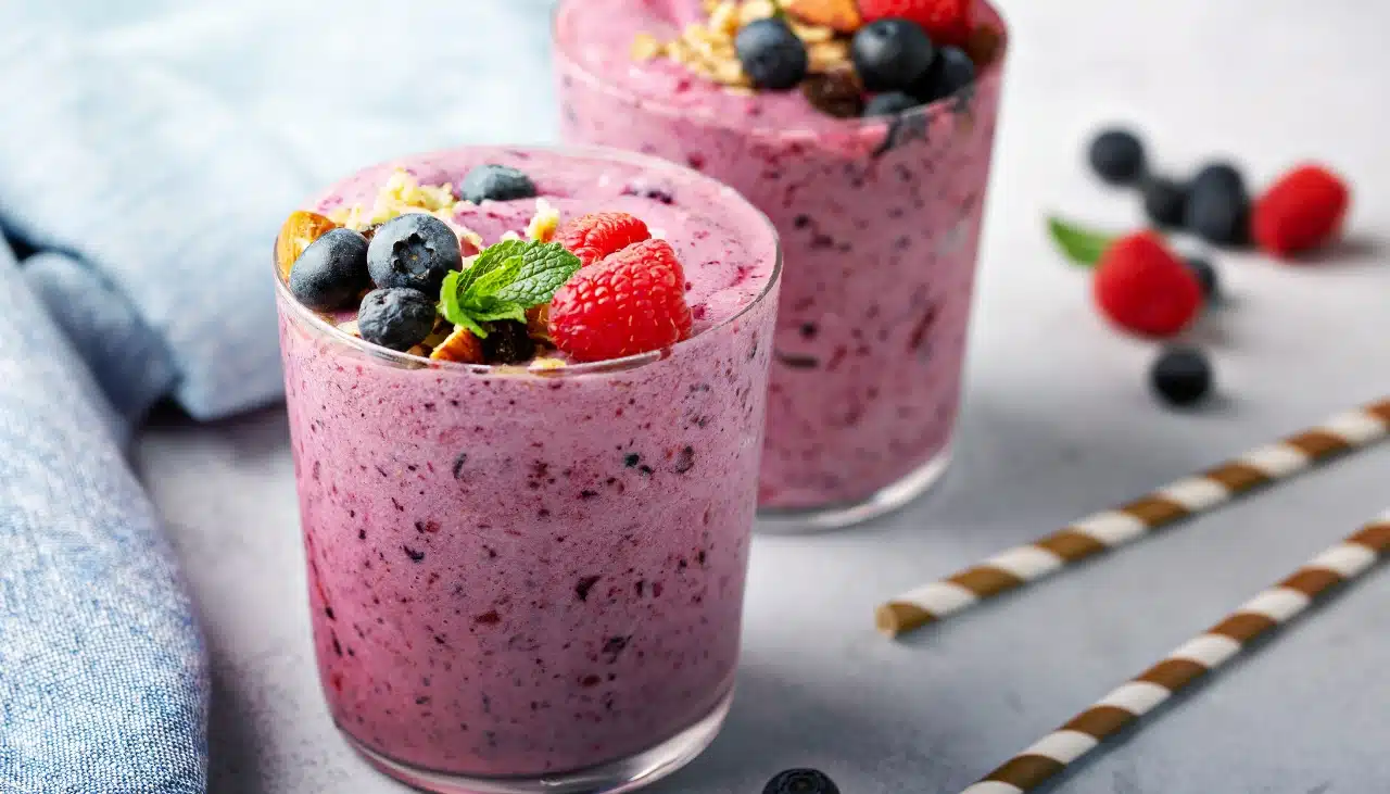 Como Fazer um Smoothie Proteico de Frutas com Iogurte Natural: Receita Deliciosa e Saudável