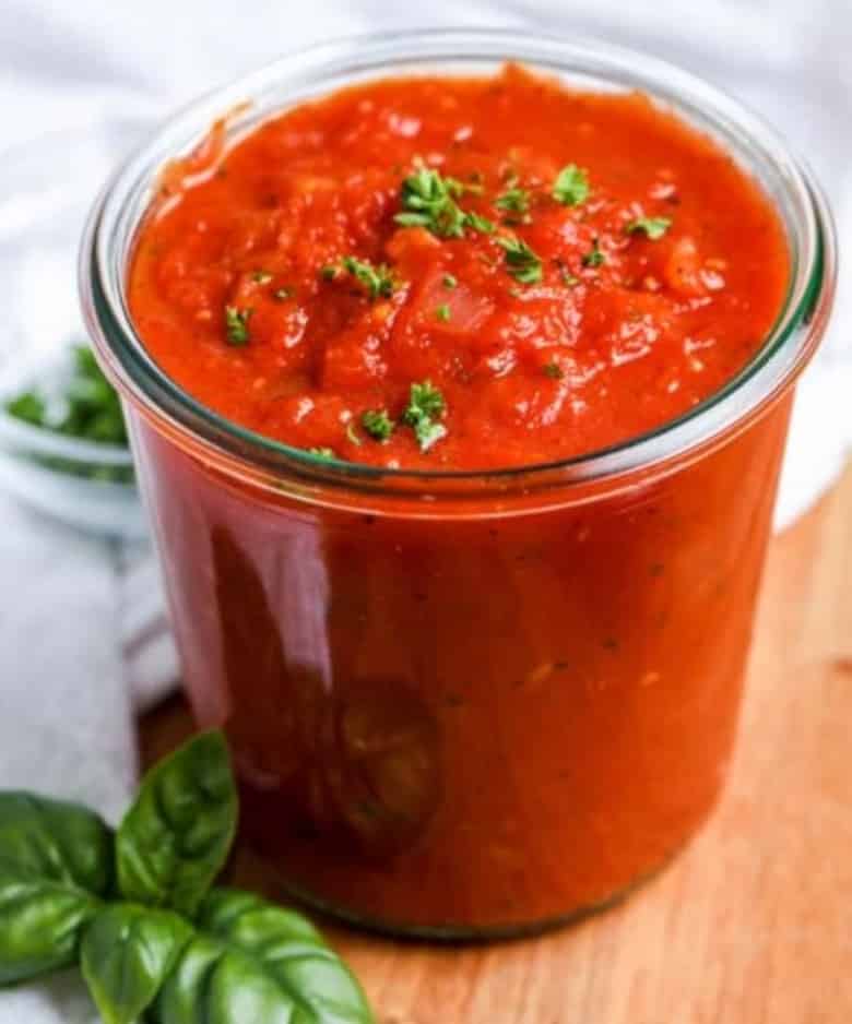 Molho de tomate caseiro para sua massa de Domingo