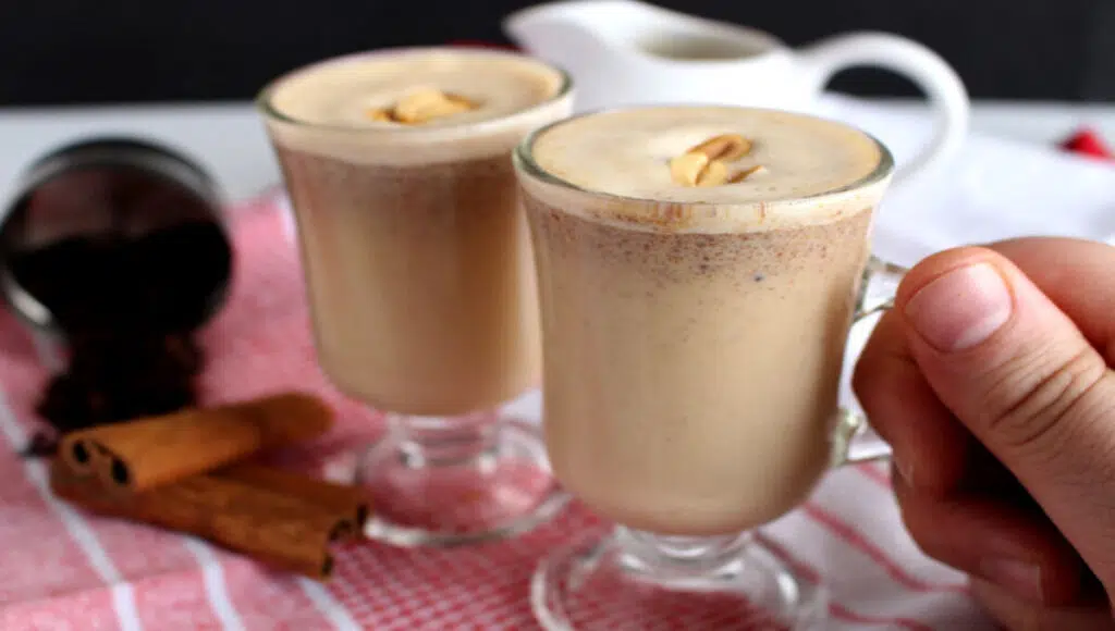 Chá de amendoim cremoso uma bebida para aquecer seus dias frios