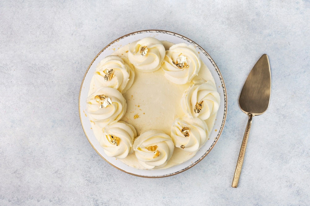 Bolo de Leite Ninho com Recheio Cremoso tem um sabor leve e surpreendente!