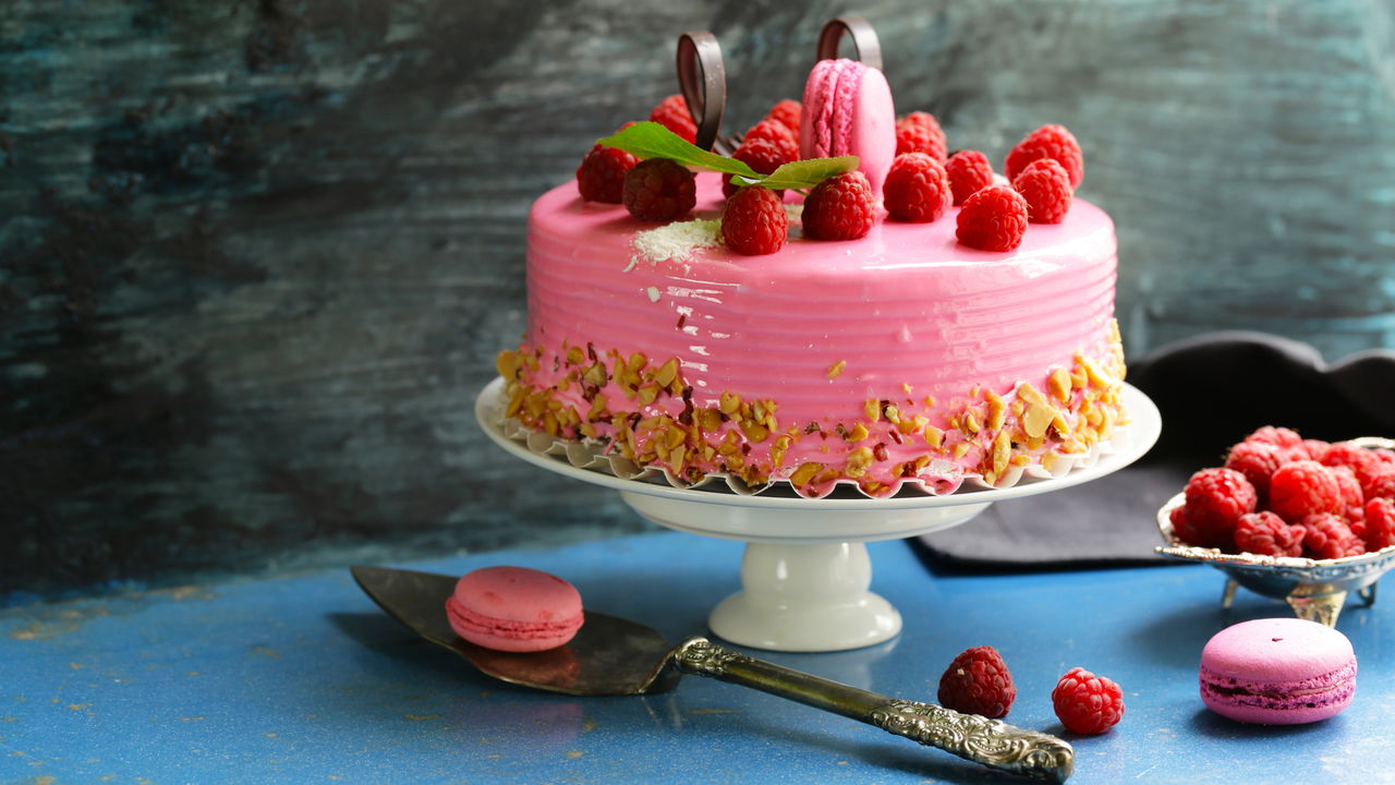 Bolo de Aniversário Feminino Moderno