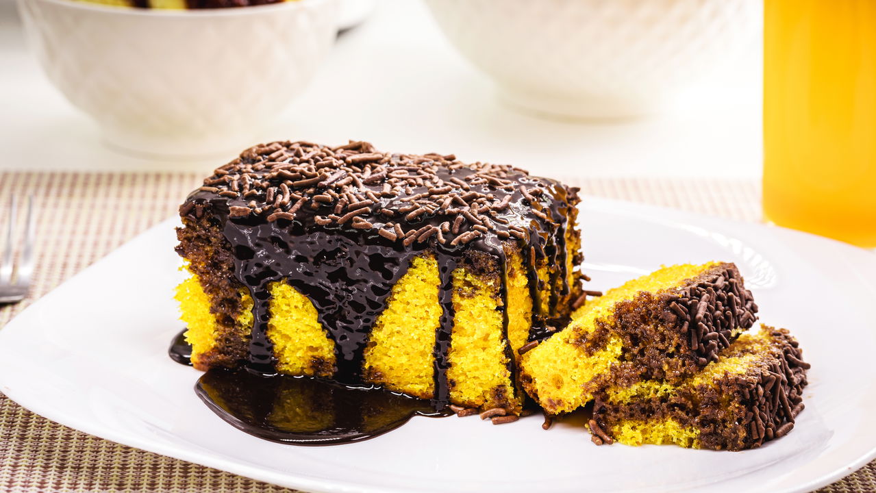 O Bolo de Cenoura com Cobertura Crocante que Todo Mundo Ama