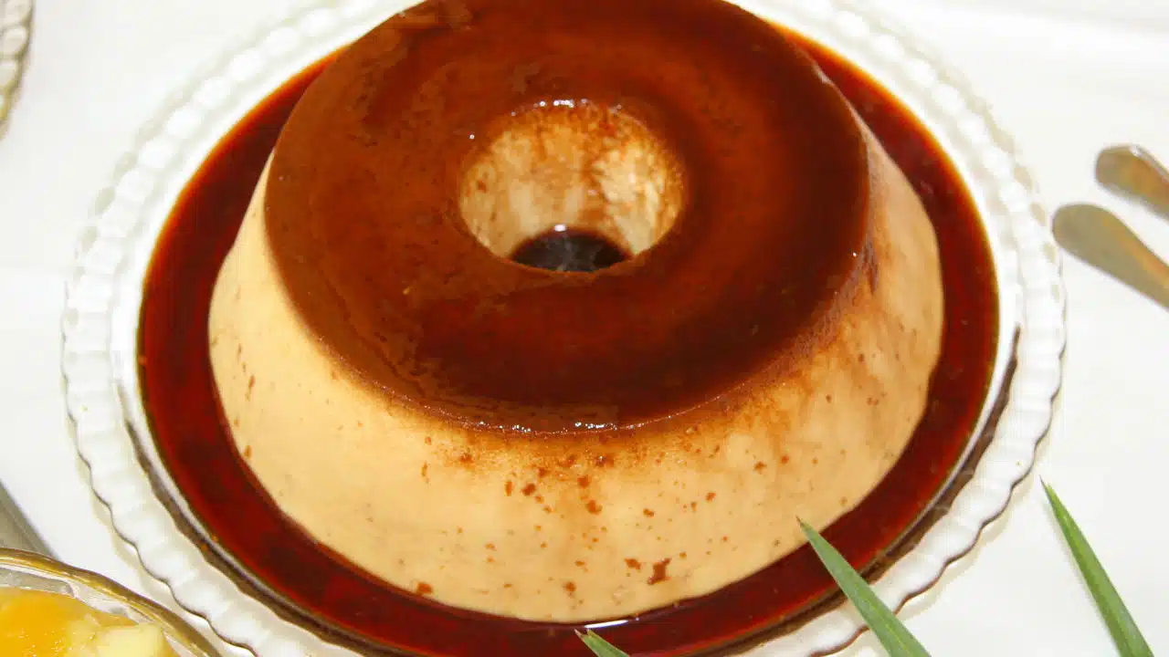 Pudim Sem Ovo: Sobremesa Fácil com 5 Ingredientes Sem Forno e Pronta em Minutos!