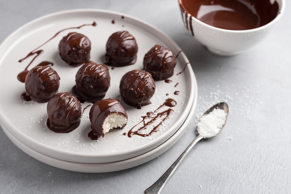 Sabores Tropicais Deliciosos Bombons com Recheio de Coco