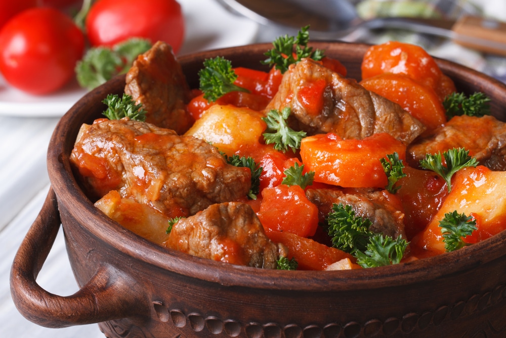 Carne de Panela Um Ensopado com Legumes e Molho de Tomate Divino