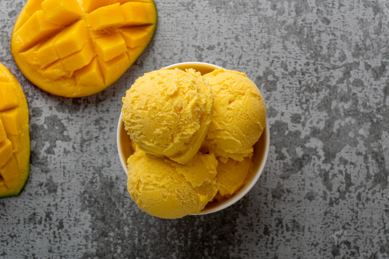 Sorvete de Manga com Dois Ingredientes para você arrasar na sobremesa!