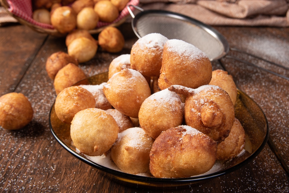 Uma explosão de sabor com Bolinhos de Chuva com Banana!