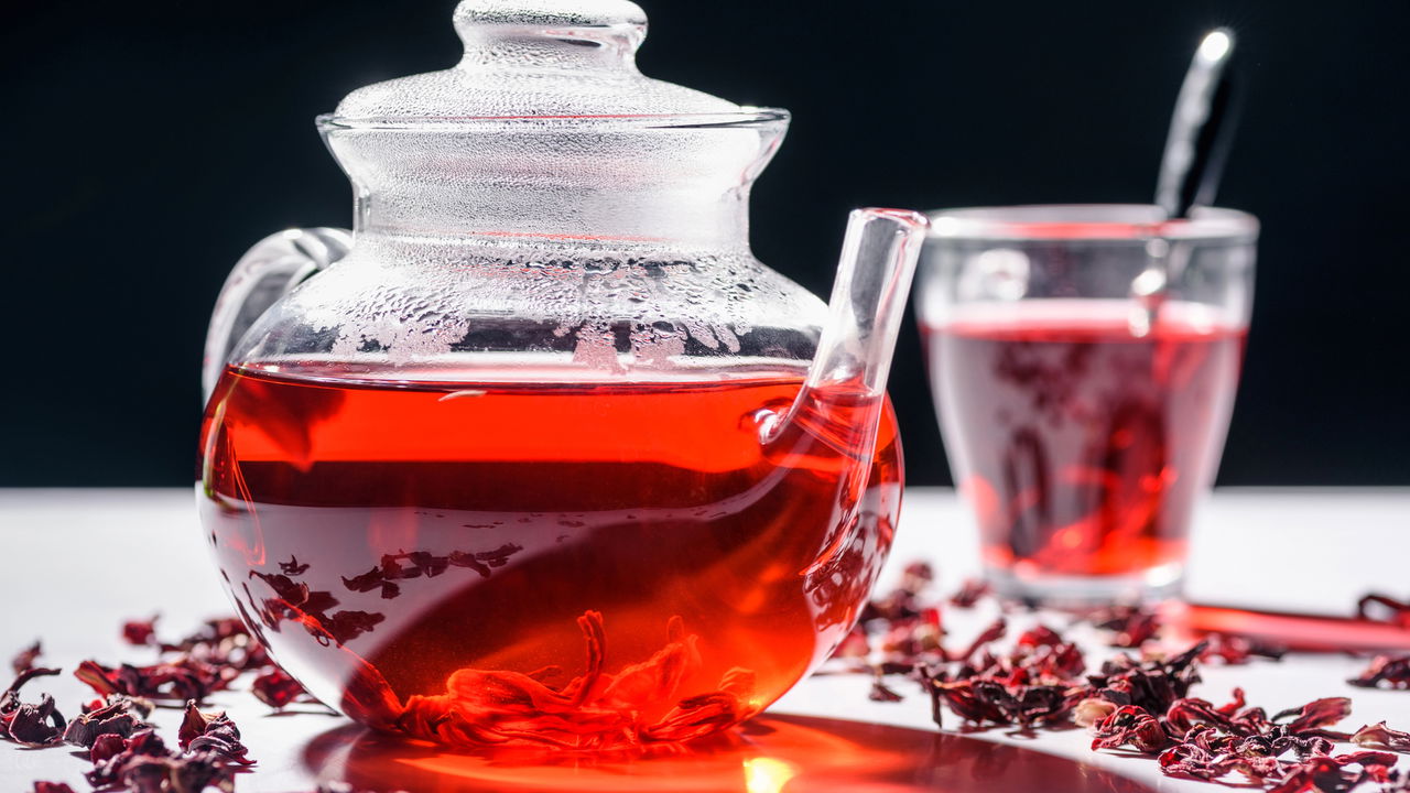 Como Preparar um Chá de Hibisco Perfeito sem Ficar Muito Ácido