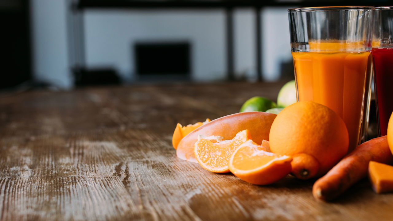 Como Preparar um Suco de Laranja Sem Amargar com Truques Infalíveis