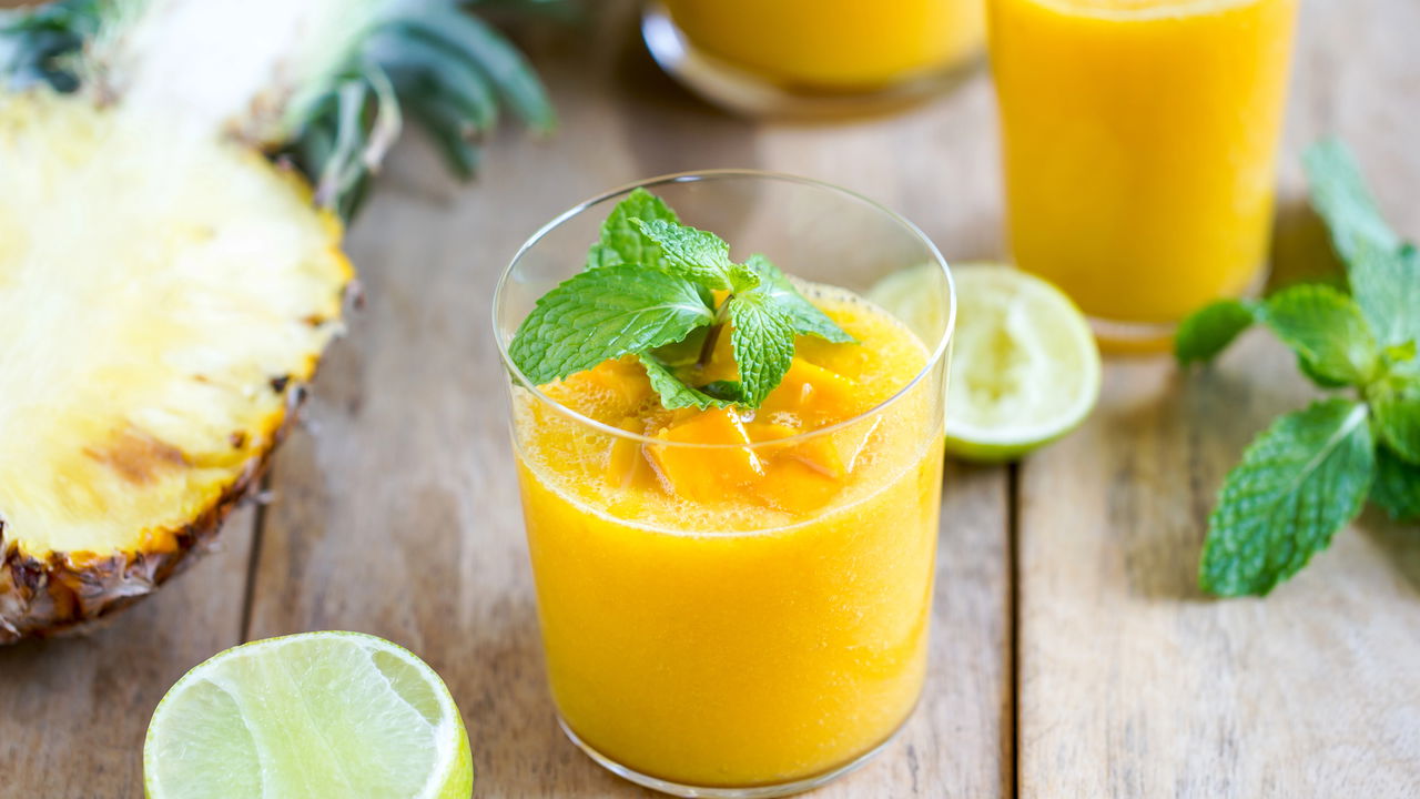 Suco de Abacaxi com Hortelã com essa Receita Refrescante e Fácil de Fazer