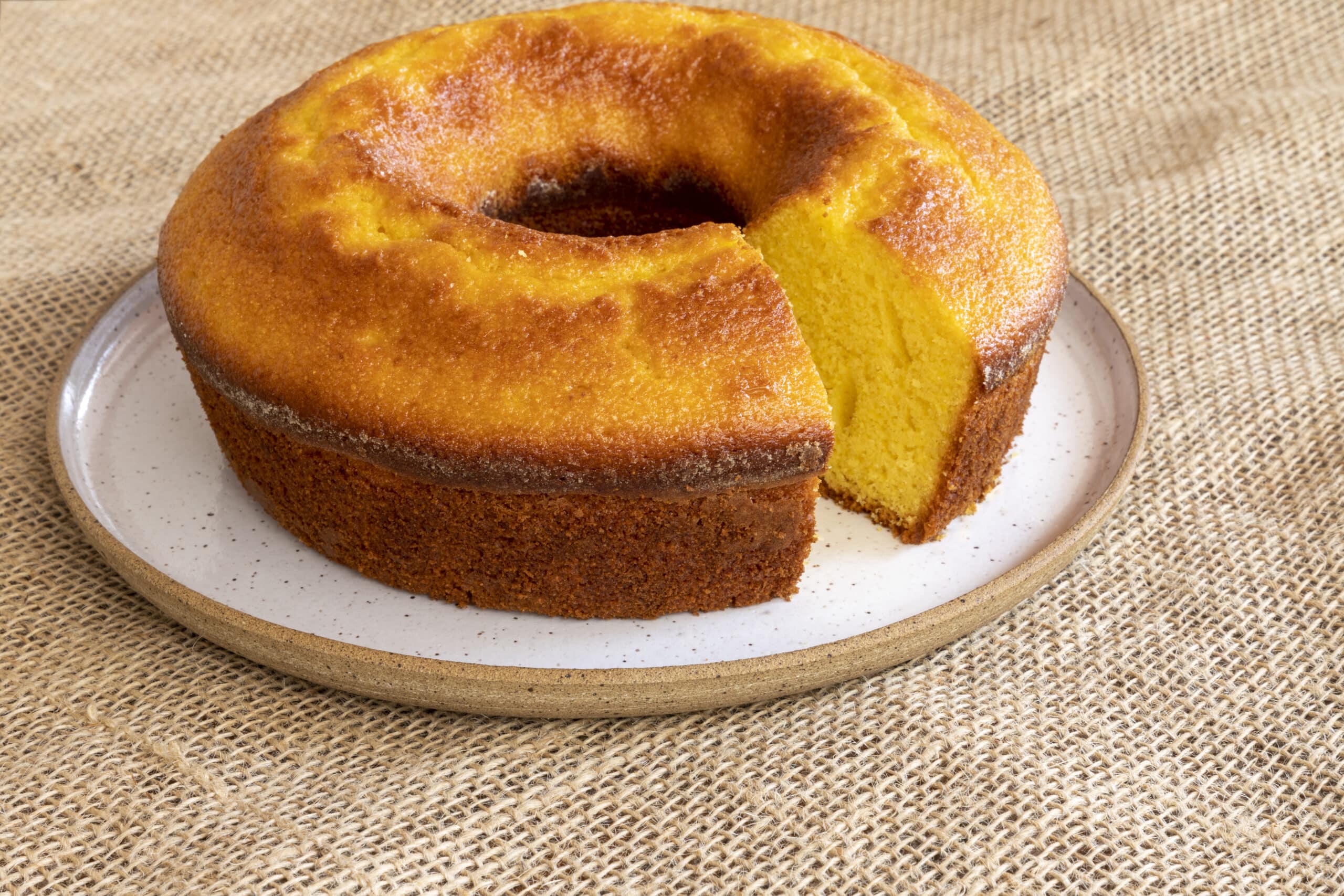 Bolo de Milho com Toque Cítrico de Laranja: Uma Delícia Sazonal
