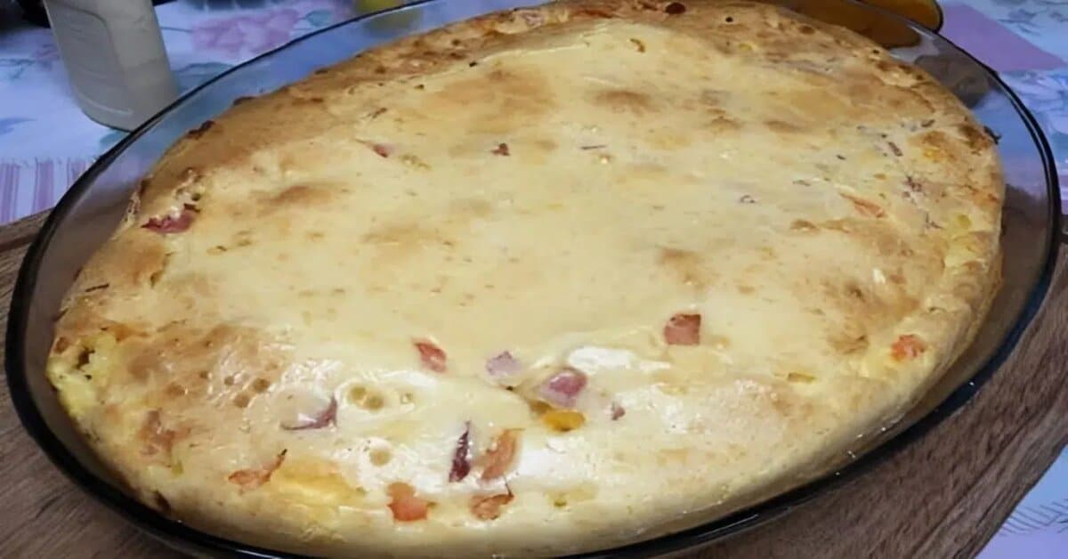 Torta salgada de liquidificador recheada saborosa e fácil de fazer
