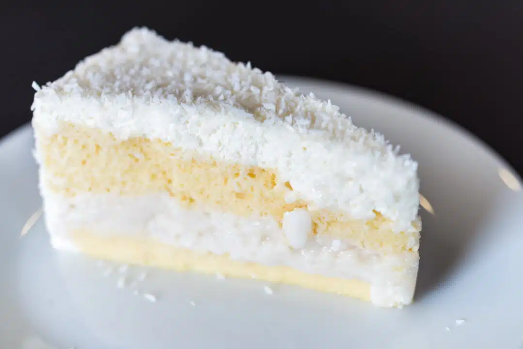Bolo de Coco Molhadinho que surprende a todos com muito sabor!
