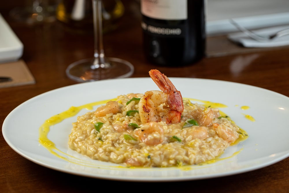 Risoto de Camarão Cremoso: Uma Explosão de Sabores do Mar em Cada Garfada!