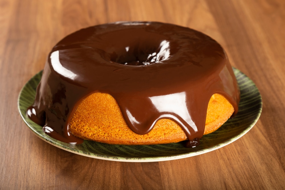 Sedução de Sabores Bolo de Cenoura com Cobertura Tentadora de Chocolate