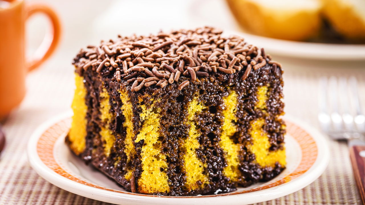 Receita de Bolo de Cenoura com Cobertura de Chocolate Cremosa