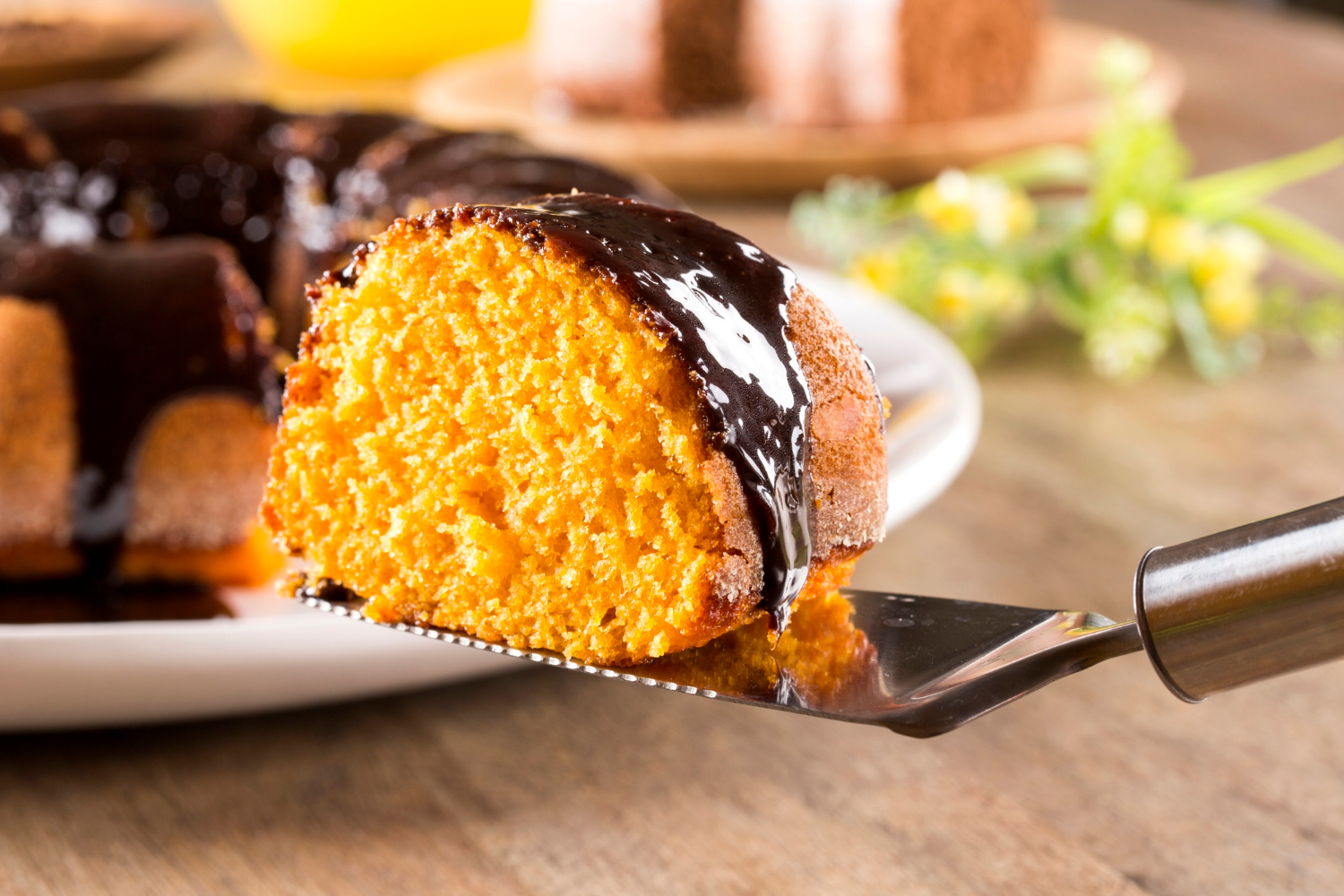 Receita Tradicional de Bolo de Cenoura com Chocolate