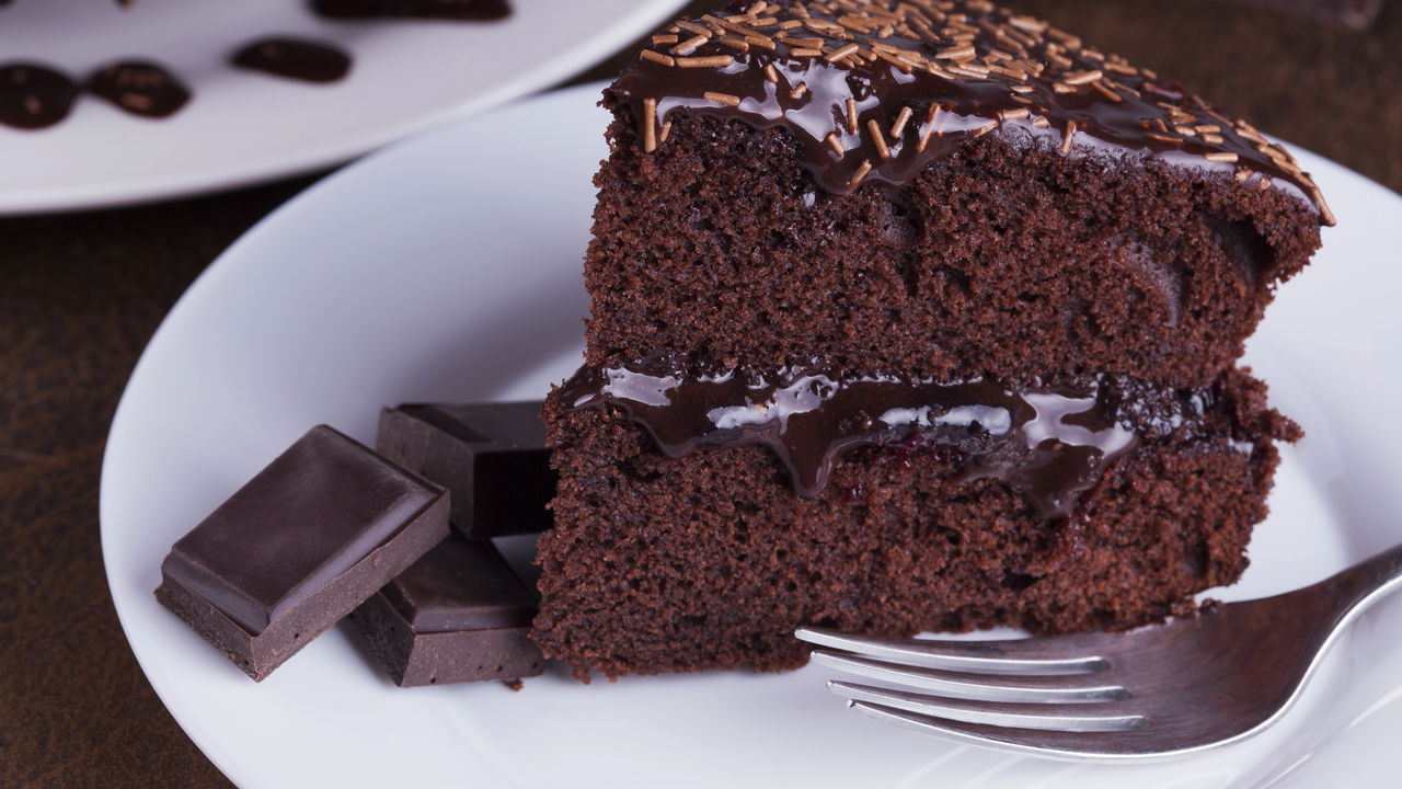 O Segredo do Bolo de Chocolate Cremoso Que Todo Mundo Ama
