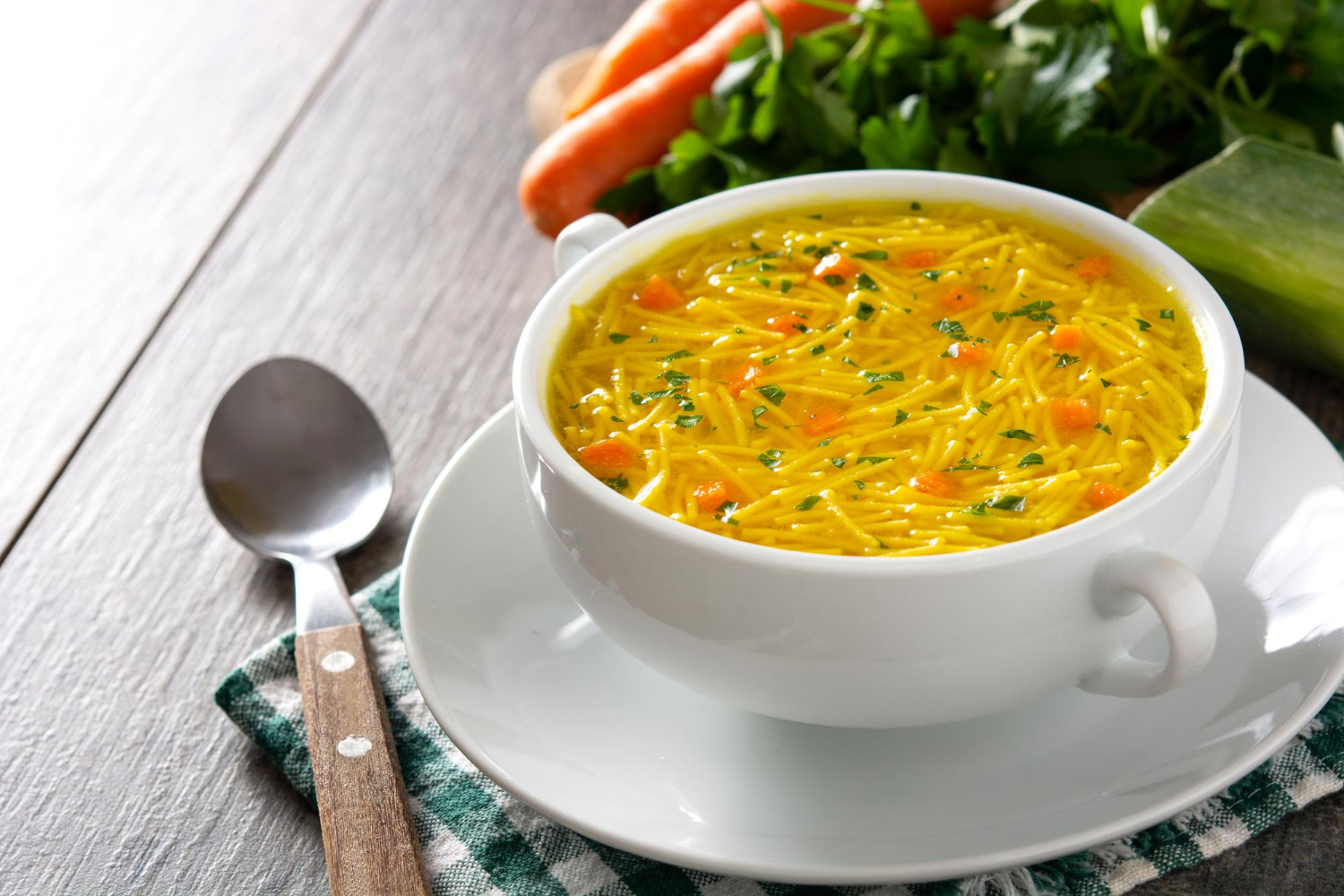 Receita Clássica de Sopa de Macarrão para Toda Família