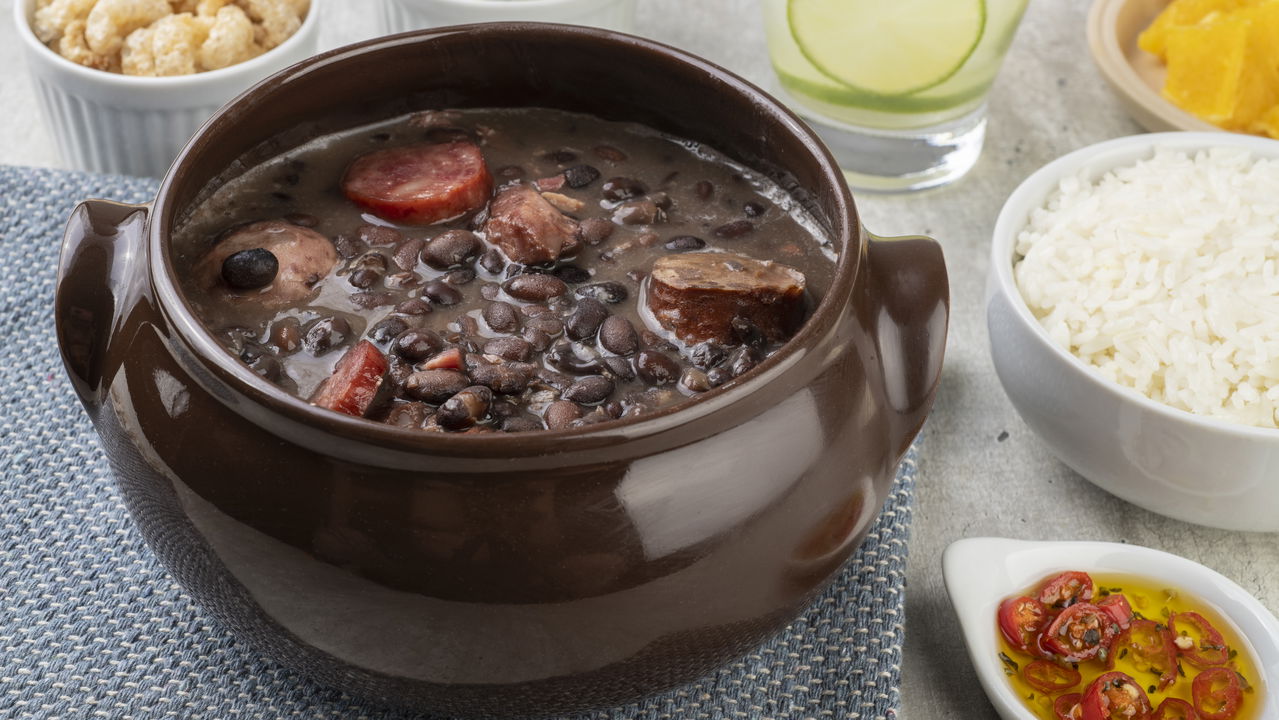 Como Preparar Feijoada para 20 Convidados Sem Erros