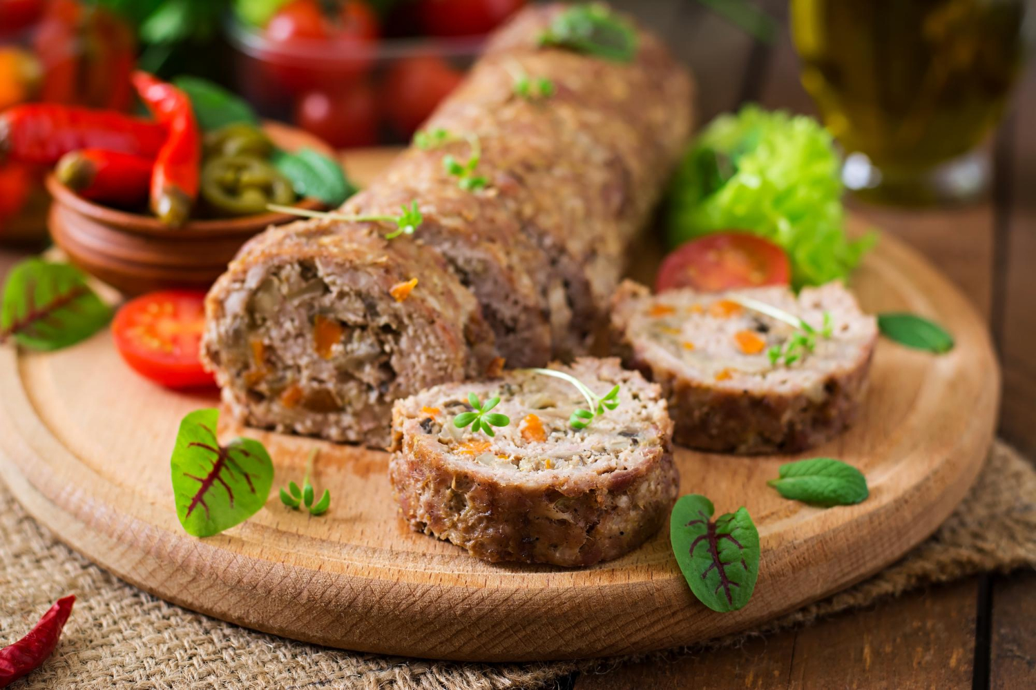 Receita de Rocambole de Carne Moída com Molho Especial