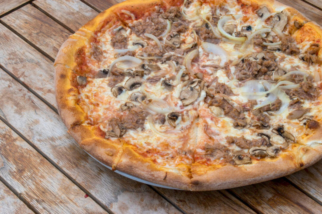 Como Fazer Pizza de Sardinha Caseira Rápida e Saborosa