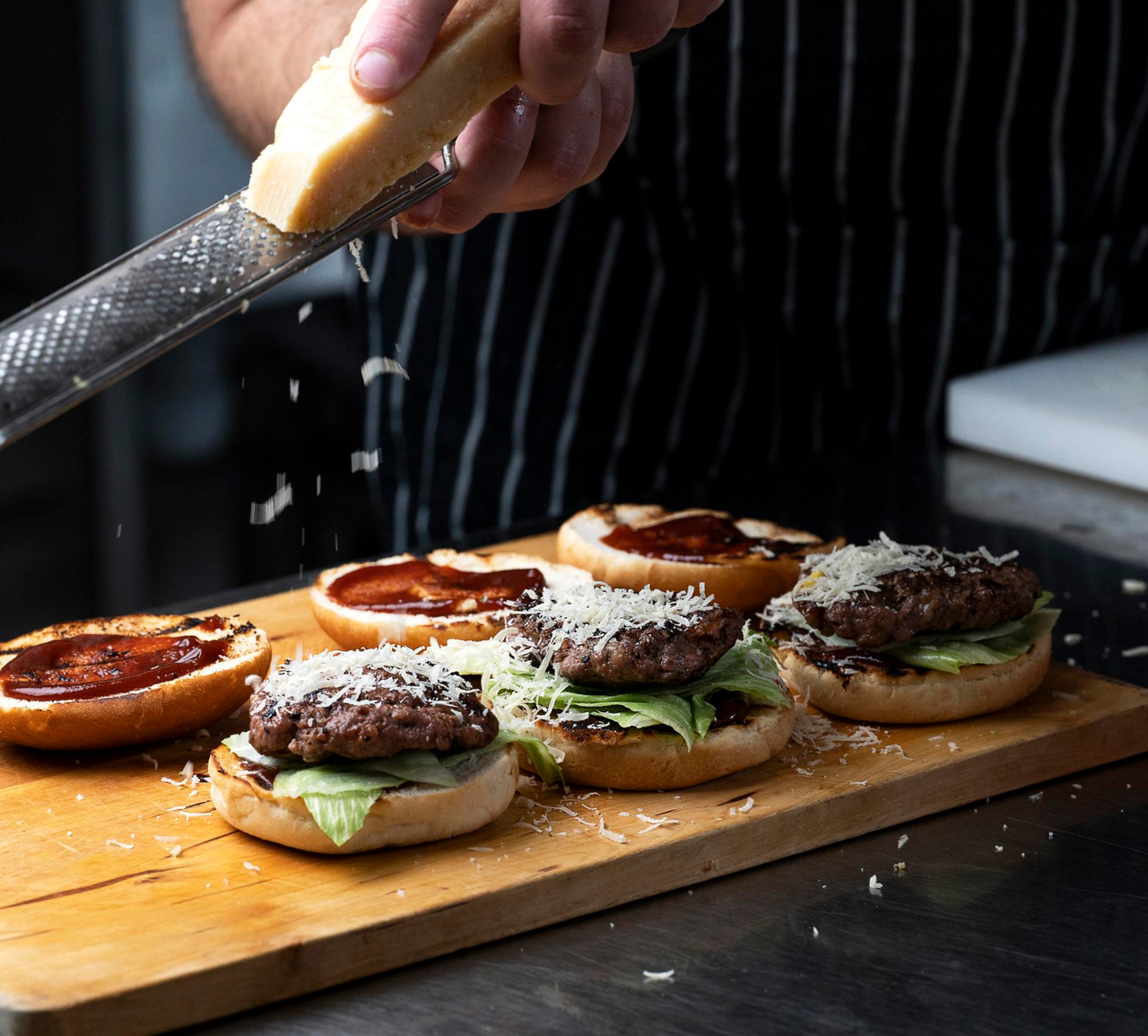 Hambúrguer Caseiro Fácil com Carne Moída e Queijo!
