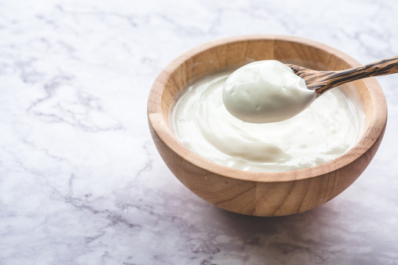 Como Fazer Iogurte Natural com Apenas 2 Ingredientes!