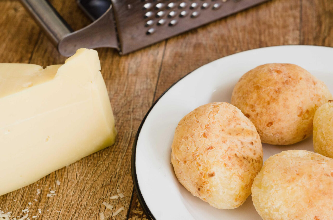 Como Fazer Pão de Queijo Caseiro Macio e Crocante!