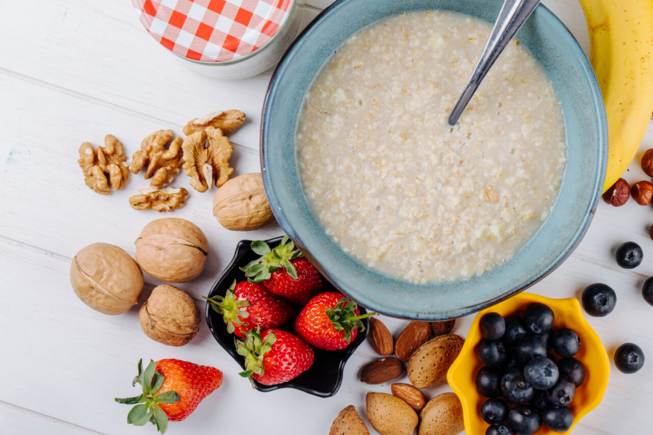 Comece o Dia Bem com Esse Mingau de Aveia Energético!