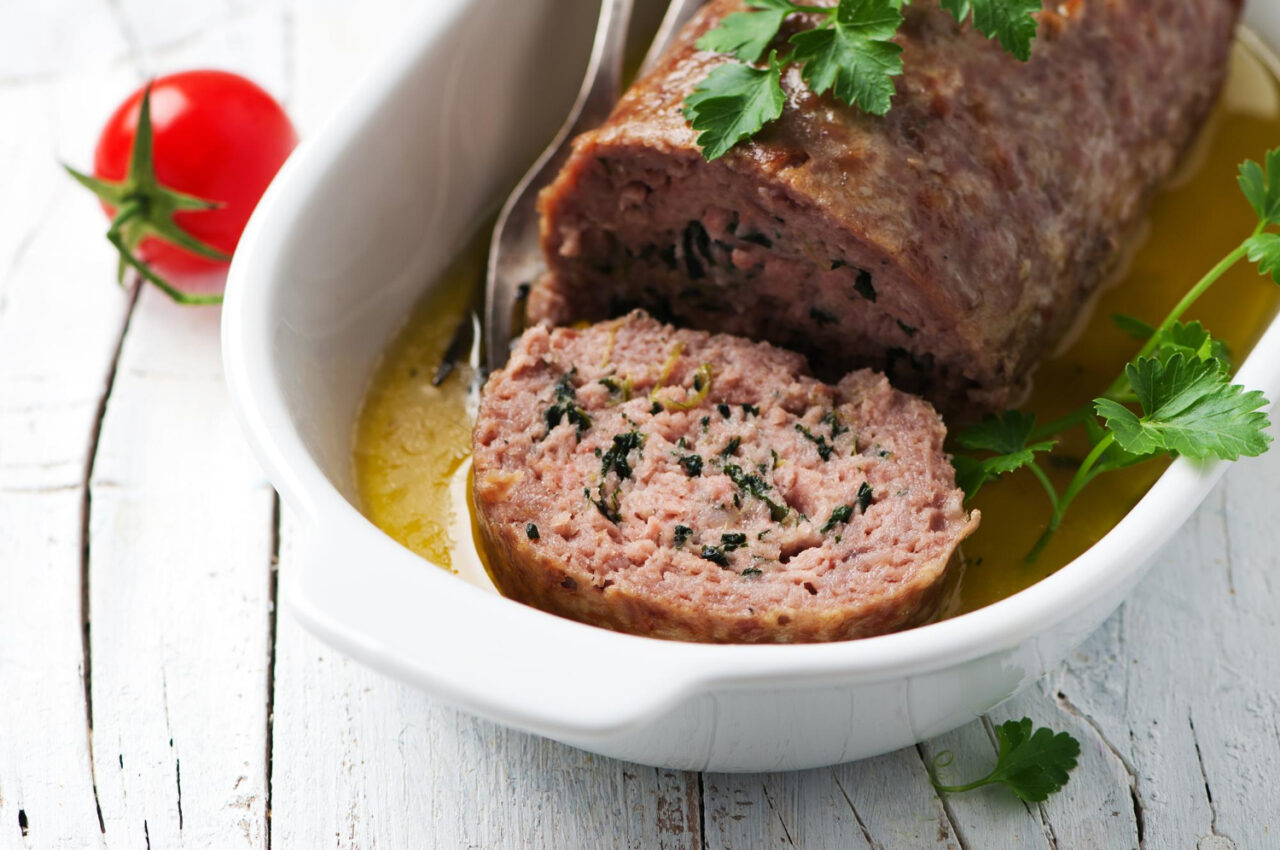 Como Fazer Rocambole de Carne Moída Assado e Suculento!