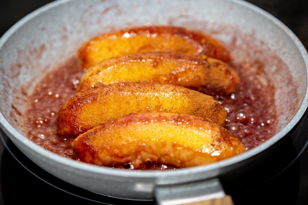 Pronta em Menos de 10 Minutos Banana Flambada com Canela Pronta em Menos de 10 Minutos