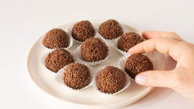 Brigadeiros sem leite fáceis e gostosos com gostinho de infância adaptada
