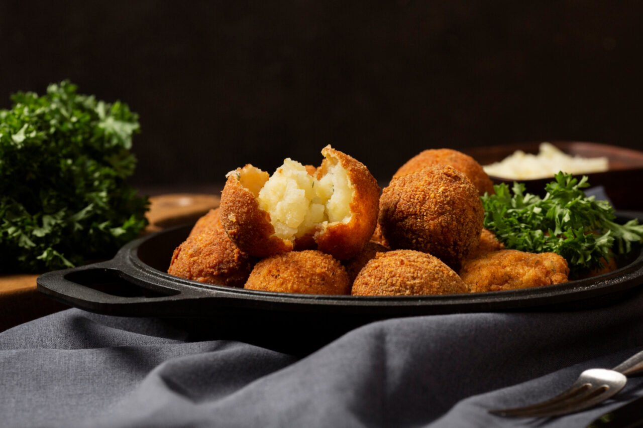 Bolinho de Mandioca Frito Crocante por Fora e Macio por Dentro Igual ao da Vó