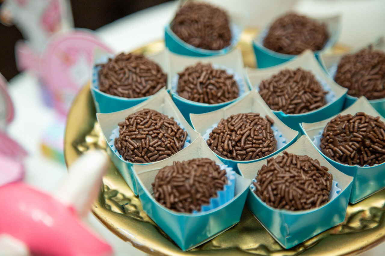 Sobremesa Cremosa de Chocolate em 8 Minutos no Micro-ondas!