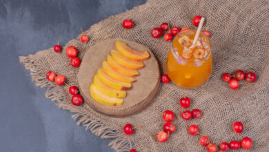 Suco de acerola natural refrescante cheio de vitamina C e muito sabor