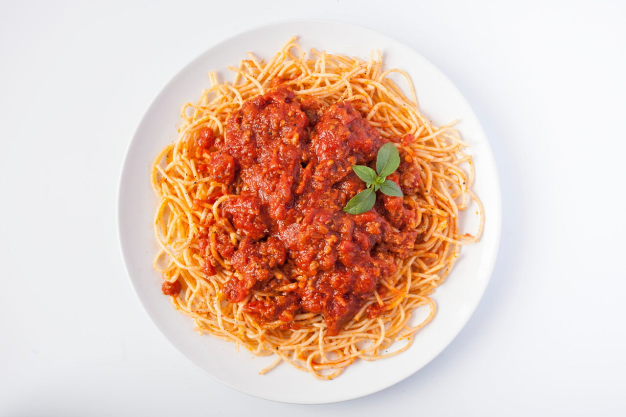 Receita de Macarrão à Bolonhesa com Toque Caseiro Incrível!
