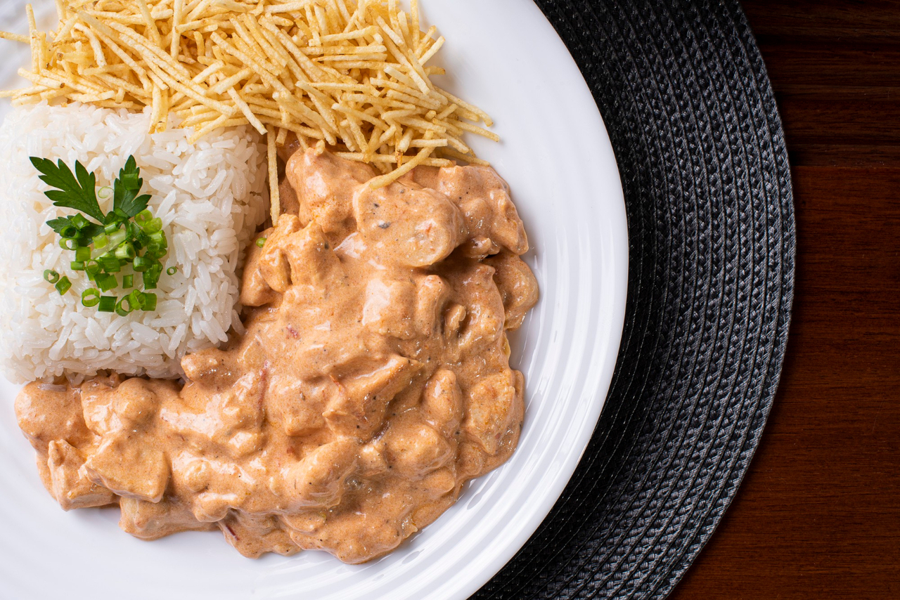 Receita de Strogonoff de Frango Tradicional e Cremoso