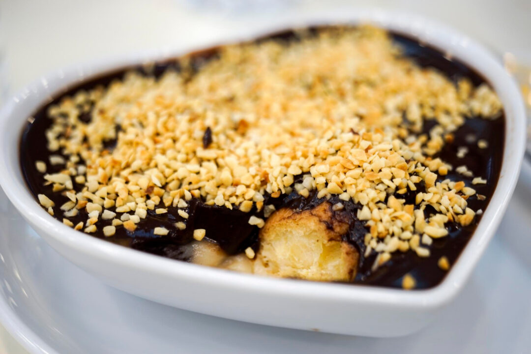 Bombom na Travessa de Chocolate Meio Amargo!